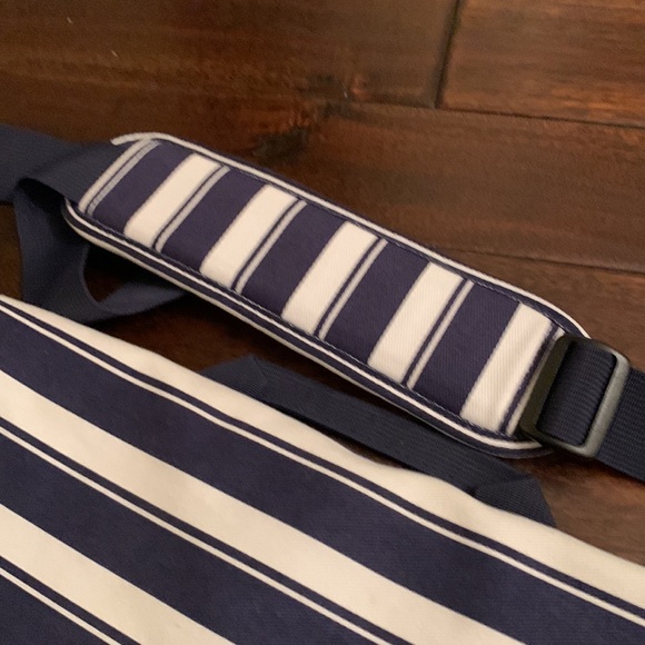 Timberland Navy and white Striped Messenger Computer Bag Like NEW with green - Picture 4 of 10